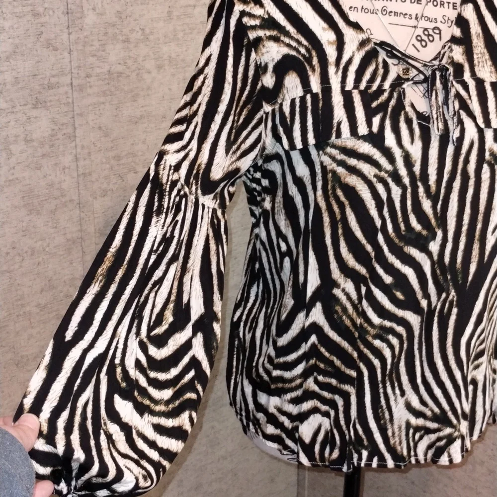 EUC Women's Fate Blouse - Picture 3 of 16